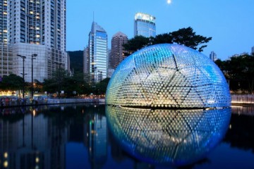 Lantern-Pavilion-made-from-Recycled-Water-Bottles3-640x452