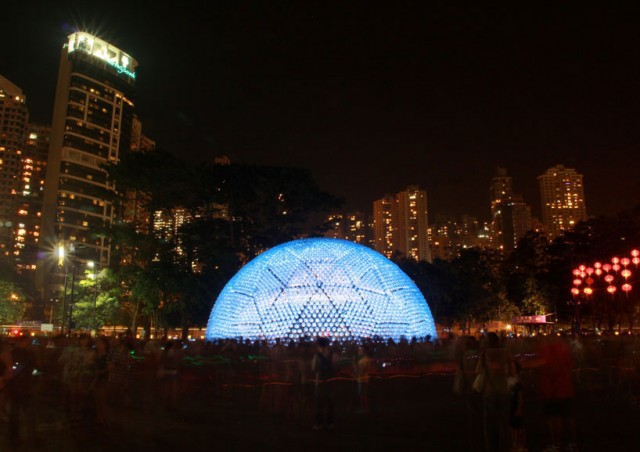 Lantern-Pavilion-made-from-Recycled-Water-Bottles6-640x452