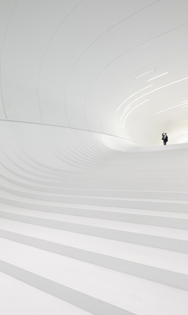 12-heydar-aliyev-center-by-zaha-hadid-architects-photo-by-Hufton-and-Crow