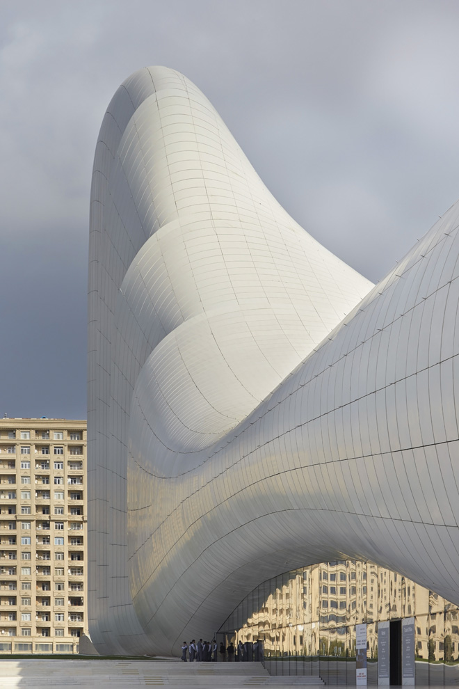 24-heydar-aliyev-center-by-zaha-hadid-architects-photo-by-Hufton-and-Crow