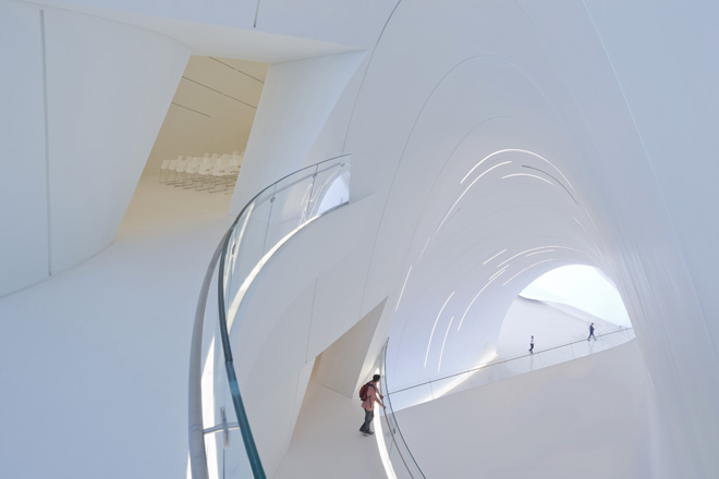 6-heydar-aliyev-center-by-zaha-hadid-architects-photo-by-iwan-baan